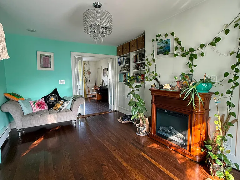 122 Hawthorn St #2 — Photo 5