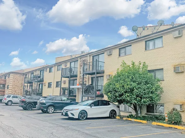 5113 N East River Rd Unit 3C, Chicago, IL 60656