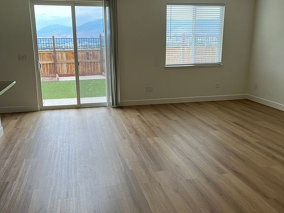 5th image of 3040 Creekside Ln
