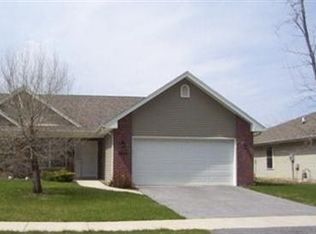 5634 Pointe Dr, Hammond, IN 46320