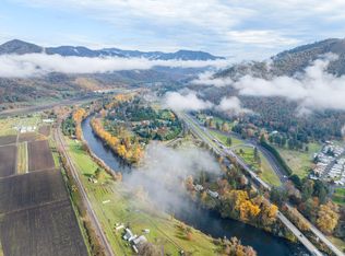 2828 N River Rd, Gold Hill, OR 97525