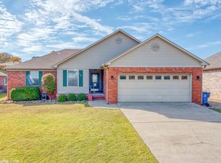 8 Emerald Dr, Maumelle, AR 72113