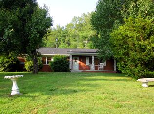 121 Fairway Dr, La Follette, TN 37766