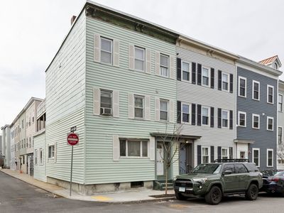 613 E 2nd St, South Boston, MA, 02127
