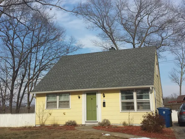85 Pennywood Ln, Willimantic, CT 06226