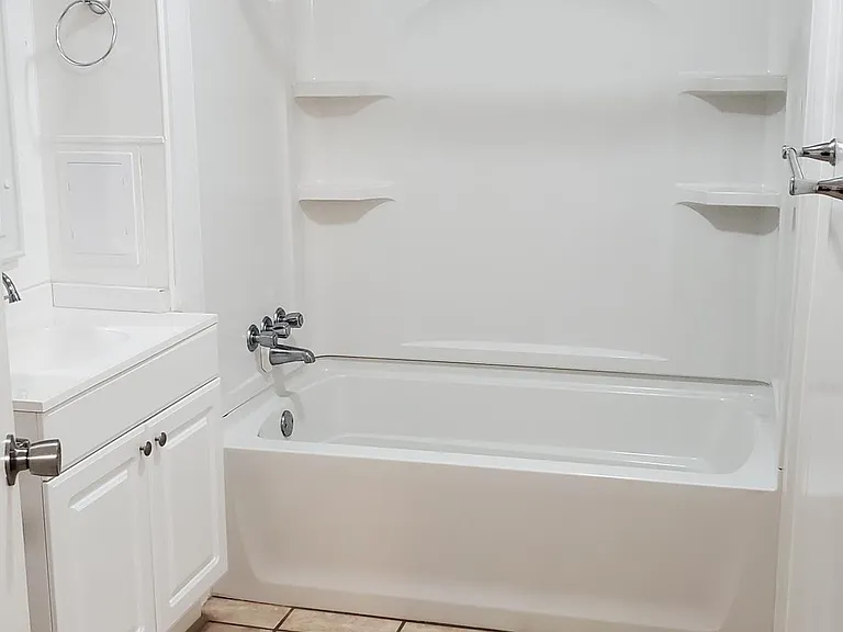 403 Locust Ave #3 — Photo 2