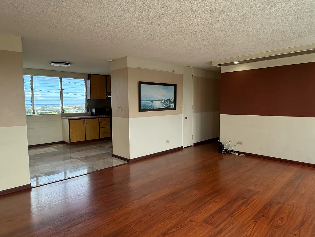 3 bed, 1010 sqft, $3,300 — Photo 2