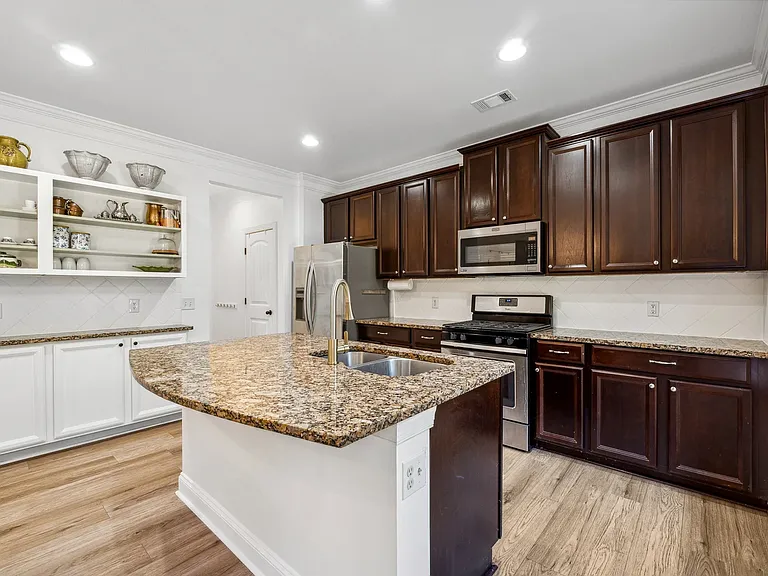 5860 Bluff Heights Dr — Photo 13