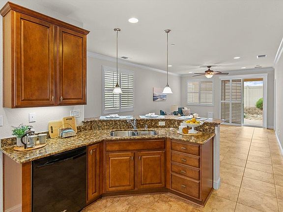 5th image of 2053 Shady Oak St