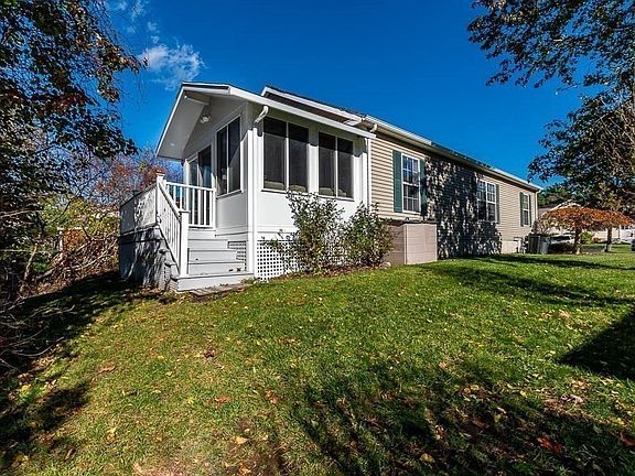 5th image of 21 Hemlock Dr