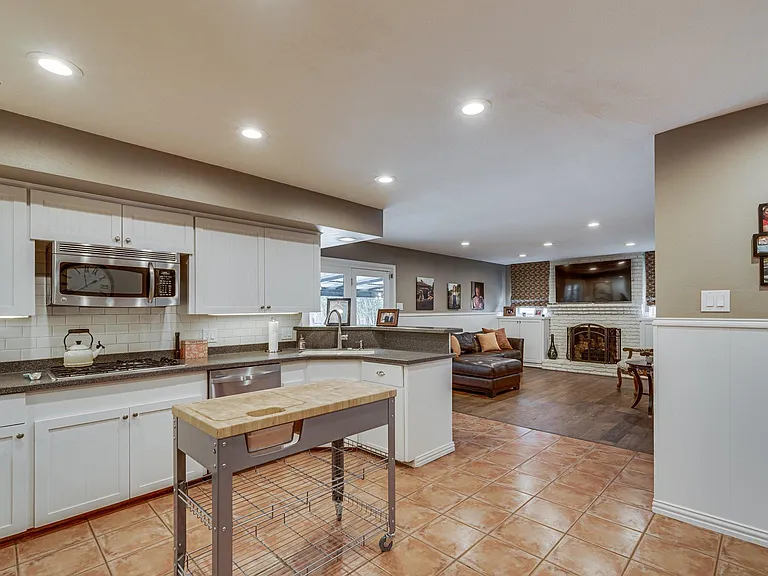 8411 Swift Ave — Photo 11