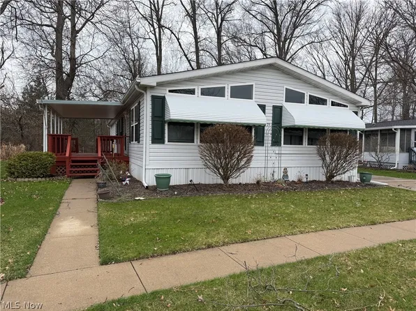 73 Periwinkle Dr, Olmsted Falls, OH 44138