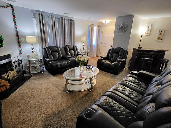 3rd image of 4901 Winterbury Dr