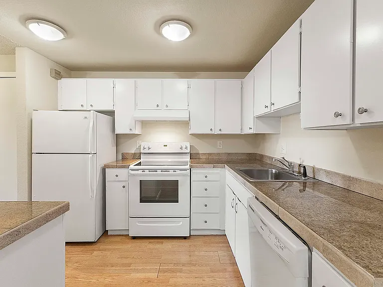 1150 Sunset Blvd NE #311 — Photo 2
