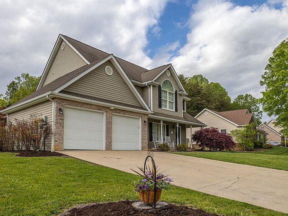 2nd image of 116 Stonehenge Dr