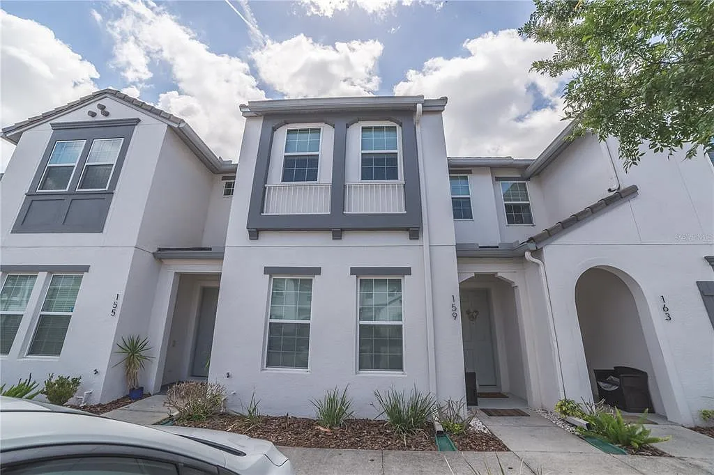 5 bed, 4.5 bath, 2094 sqft, $2,800 — Photo 2