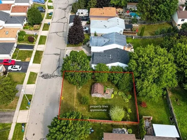 71 Bradbury Cres, Cambridge, ON N1R 7A3