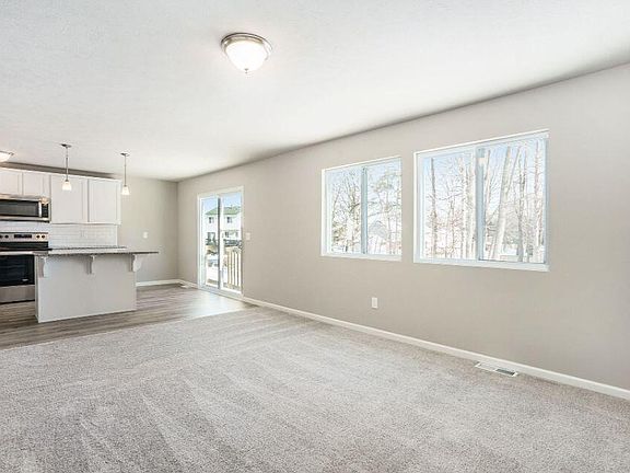 5th image of 220 Arlington Ln