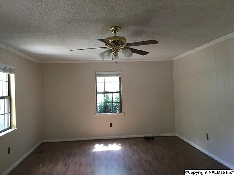 1205 Carter Cir NE — Photo 3