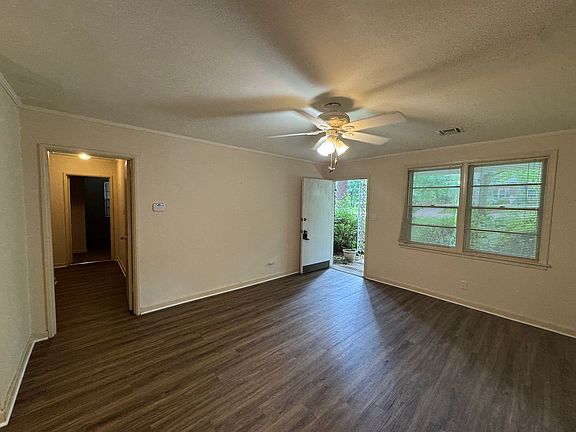 3rd image of 4235 Hickory Dr