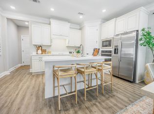 123 Everly Cir, Ocean Springs, MS 39564