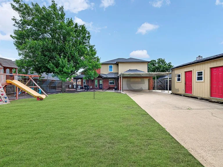 7011 Cottonwood Cir — Photo 24