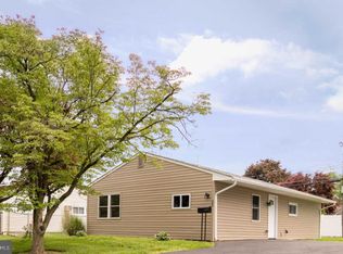 22 White Spruce Ln, Levittown, PA 19054