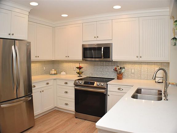 4th image of 1021 Beach Manor Cir #50
