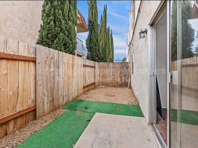 449 S Mollison Ave #3 — Photo 22