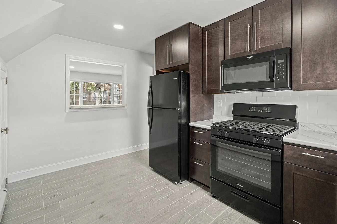 Riverview Manor Apartments — Photo 3