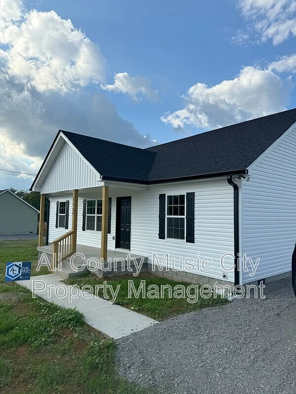 3 bed, 2.0 bath, 1176 sqft, $1,750 — Photo 2