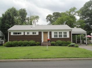 45 Farmbrook Dr, Old Bridge, NJ 08857