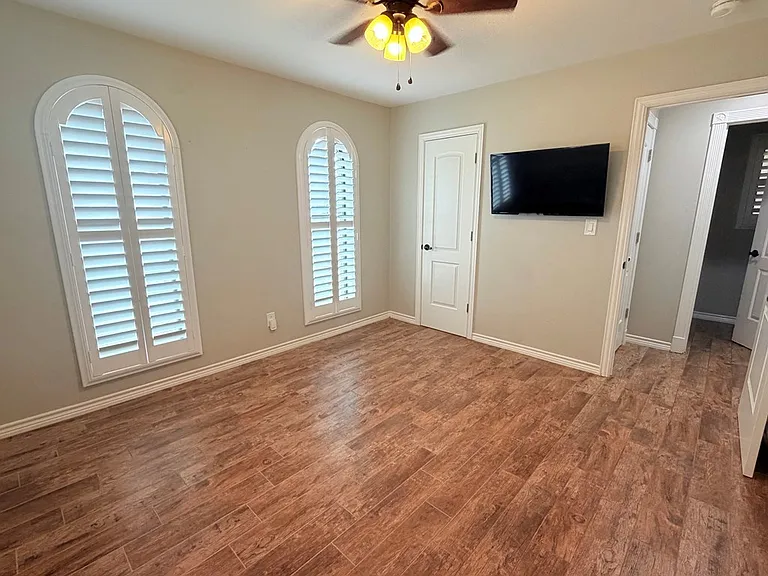 8814 Holiday Dr — Photo 11