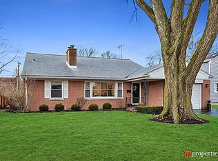 1949 Robincrest Ln, Glenview, IL 60025