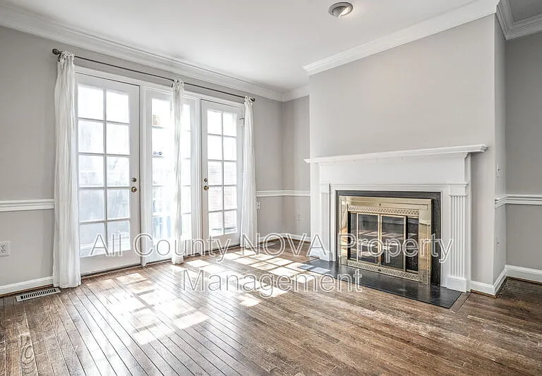 1203 Michigan Ct — Photo 9