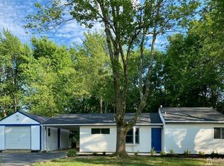 23 Springdale Rd, Kendall Park, NJ 08824