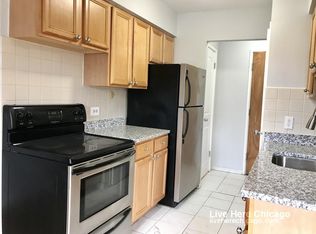 6800 N Ridge Blvd, Chicago, IL 60645