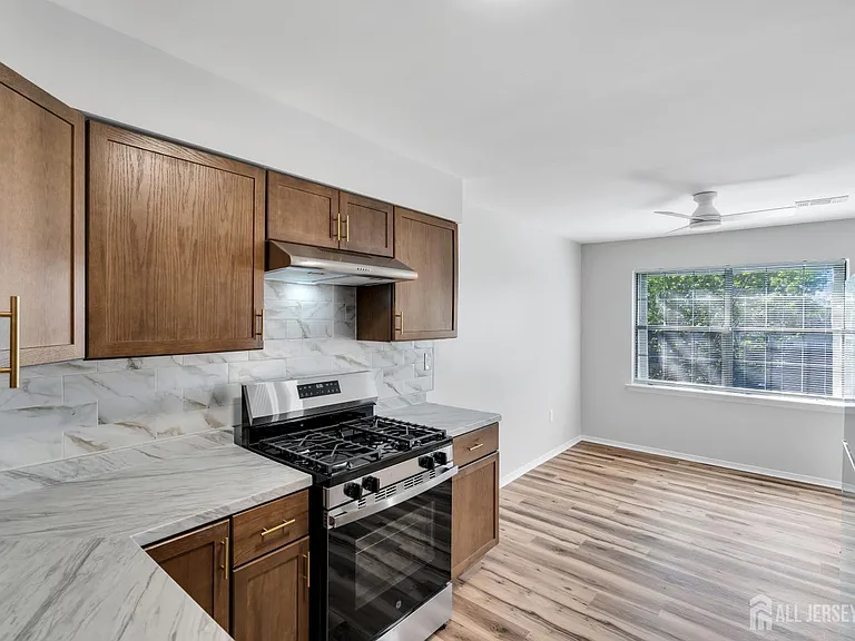 812 Green Hollow Dr — Photo 9
