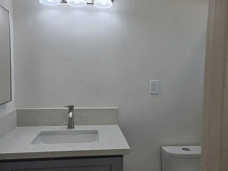 2507 Obama Blvd #4 — Photo 3