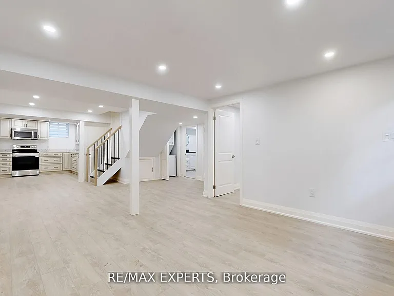 1097 Wildwood Dr #LOWER — Photo 2
