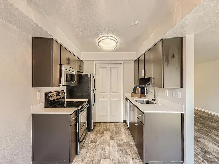 Slate Ridge Apartment Homes — Photo 32