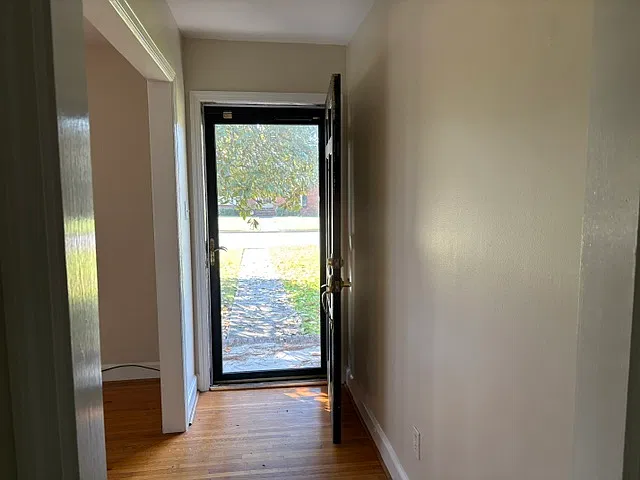 3 bed, 1.5 bath, 1600 sqft, $1,600 — Photo 2