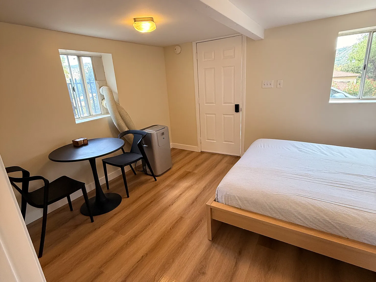 1295 Foothill Dr — Photo 3