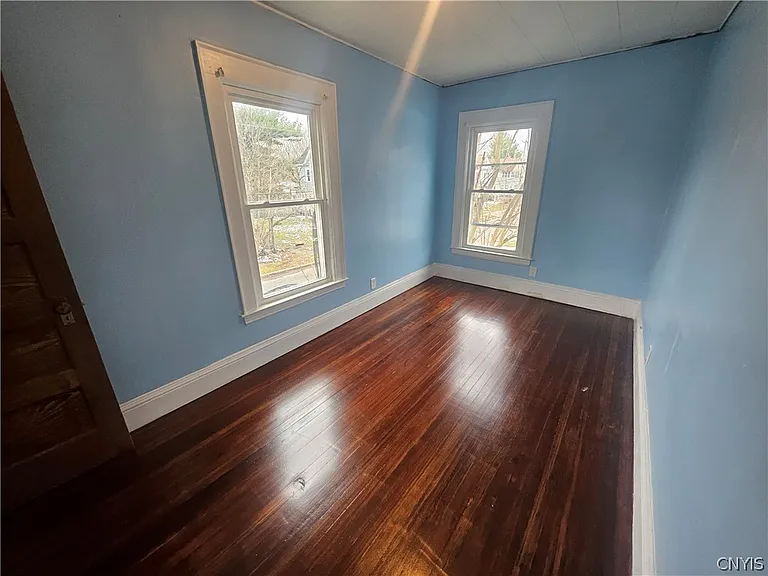 1330 Midland Ave — Photo 9