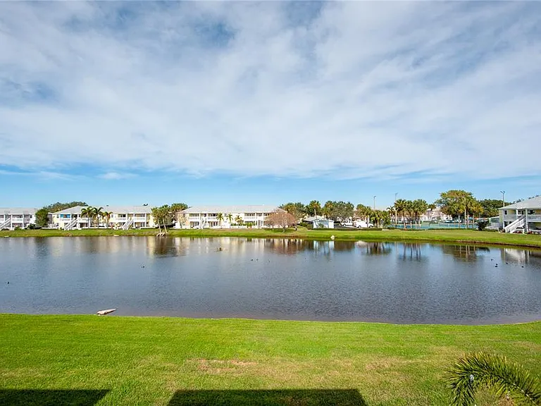 237 Seahorse Dr SE #H — Photo 23