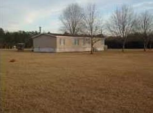 450 Foxchase Dr, Wewahitchka, FL 32465