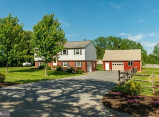 457 Lynch Rd, New Holland, PA 17557