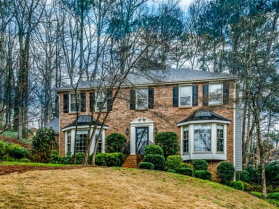 2nd image of 306 Kings Ct NE