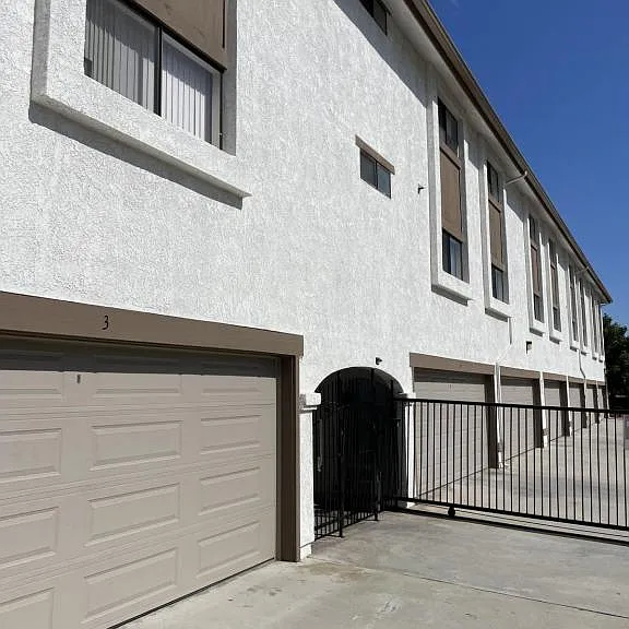 6386 W Lincoln Ave — Photo 3