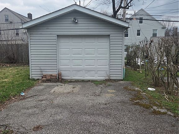 4th image of 3609 Normandy Rd